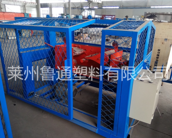 魯通專業(yè)生產(chǎn)線繩加捻打軸機